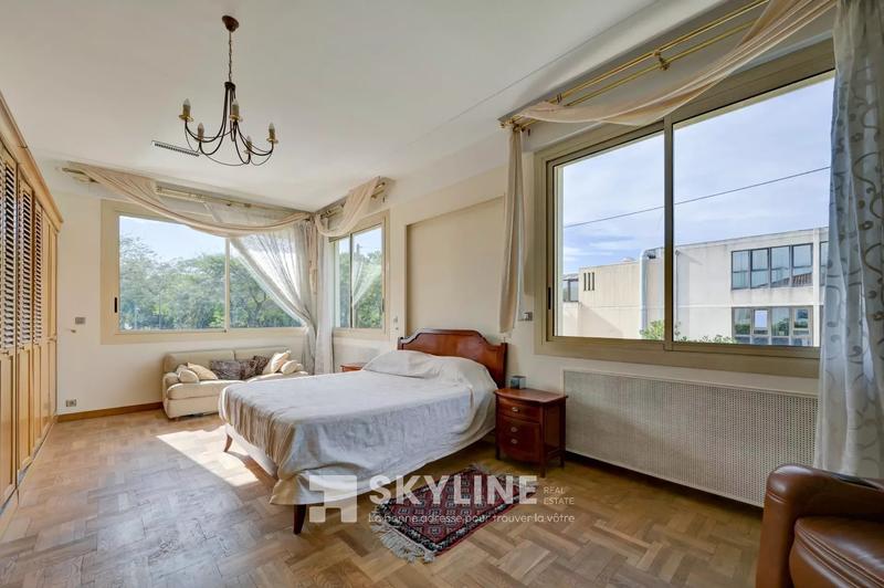 Villa - 285 m² - 9 pièces