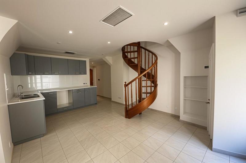 Immeuble - 135 m² - 8 pièces