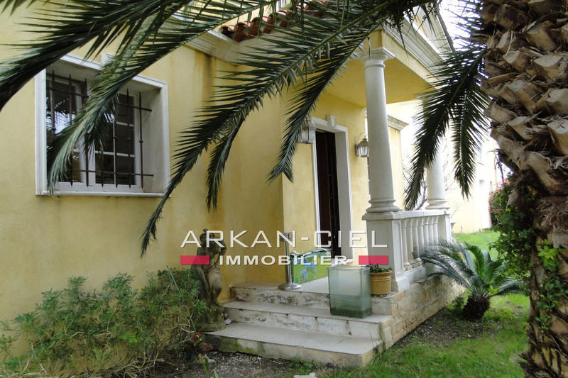 Villa - 700 m² - 7 pièces