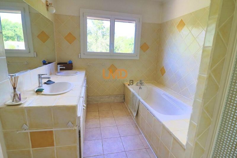 Propriété - 286 m² - 10 pièces