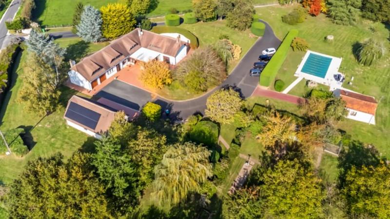 Maison - 300 m² - 9 pièces