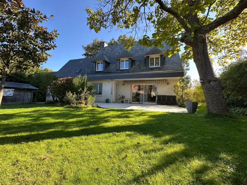 Maison - 205 m² - 7 pièces