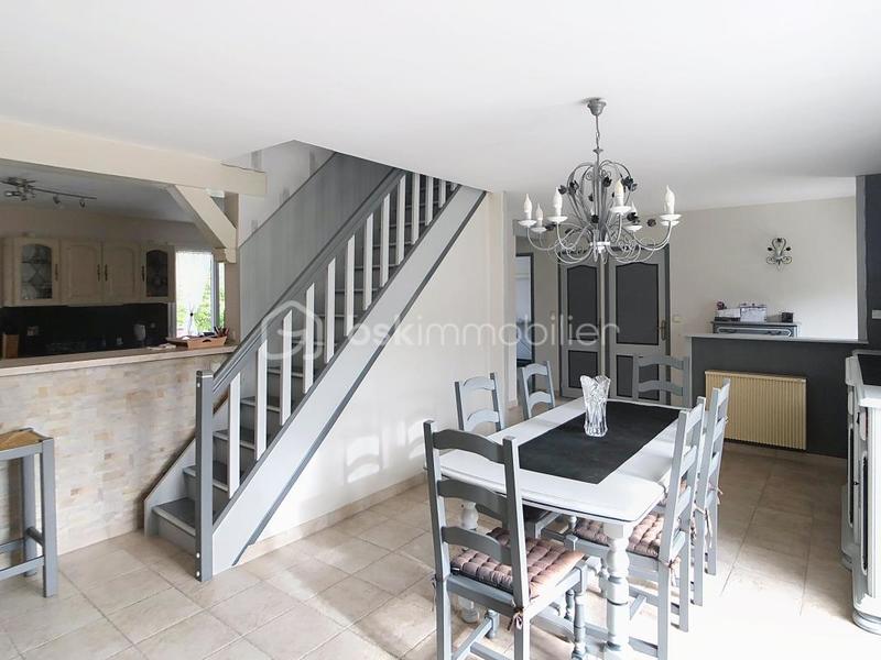 Maison traditionnelle - 197 m² - 8 pièces