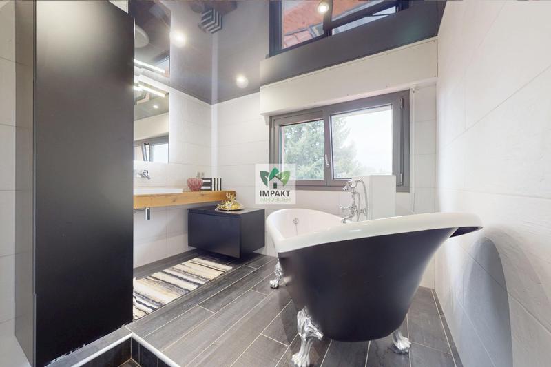 Maison - 300 m² - 11 pièces