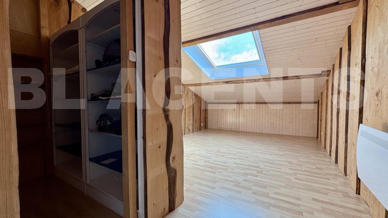 Maison - 179 m² - 9 pièces