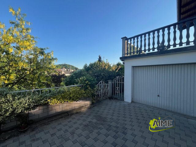 Maison - 211 m² - 7 pièces