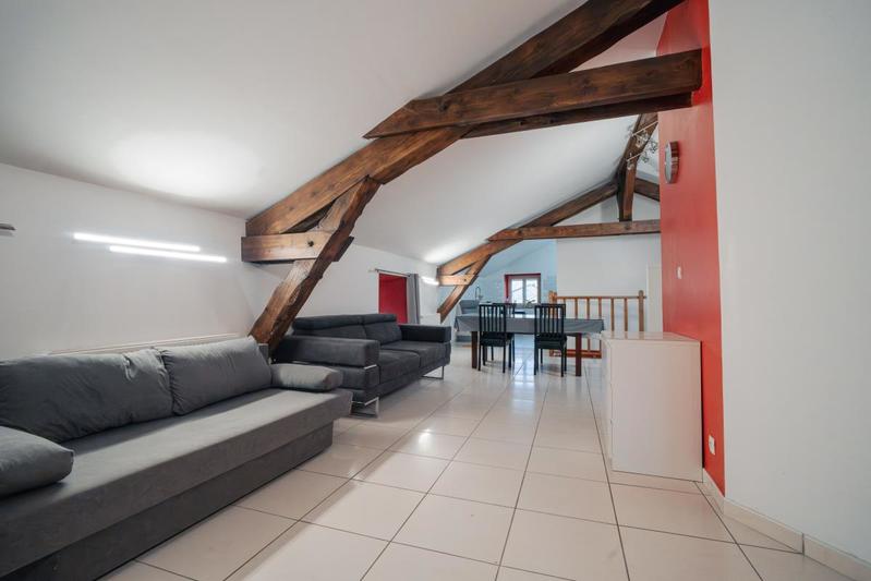 Maison - 330 m² - 9 pièces
