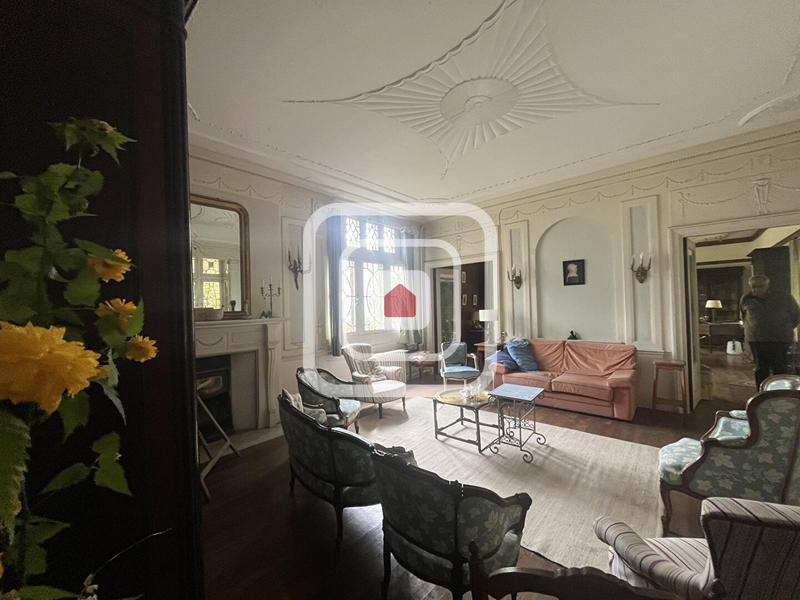 Maison - 405 m² - 10 pièces