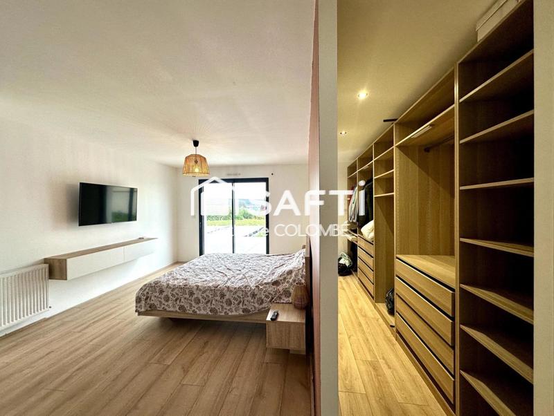 Maison - 201 m² - 9 pièces