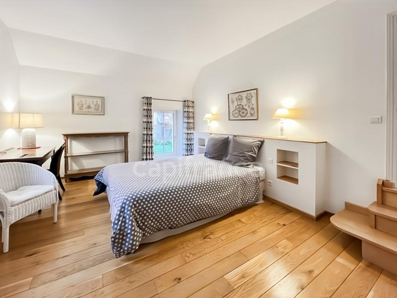 Propriété - 468 m² - 10 pièces