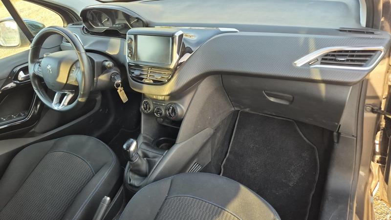 Peugeot 208 I 1.2 PureTech 82 Signature