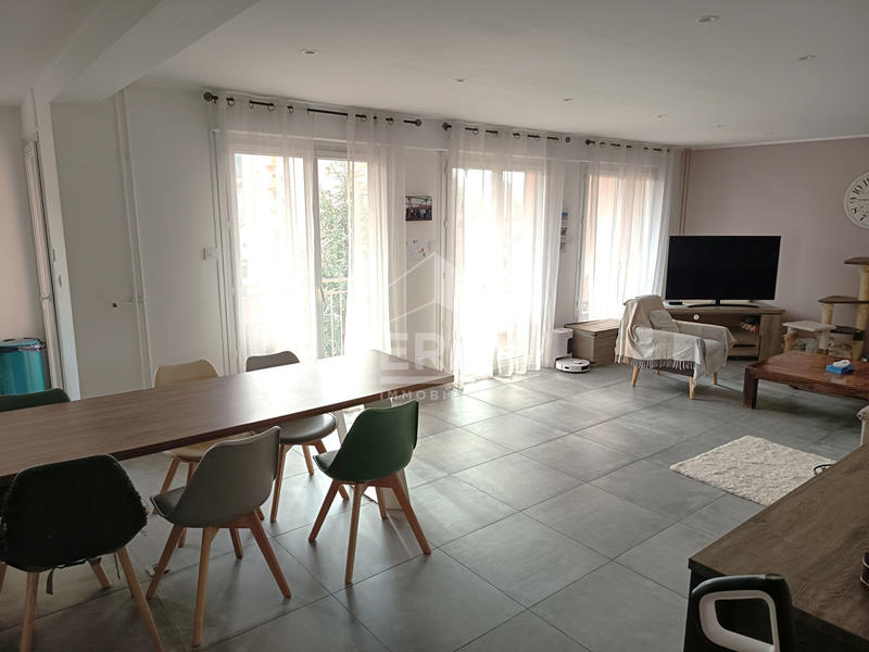 Appartement - 97 m² - 4 pièces