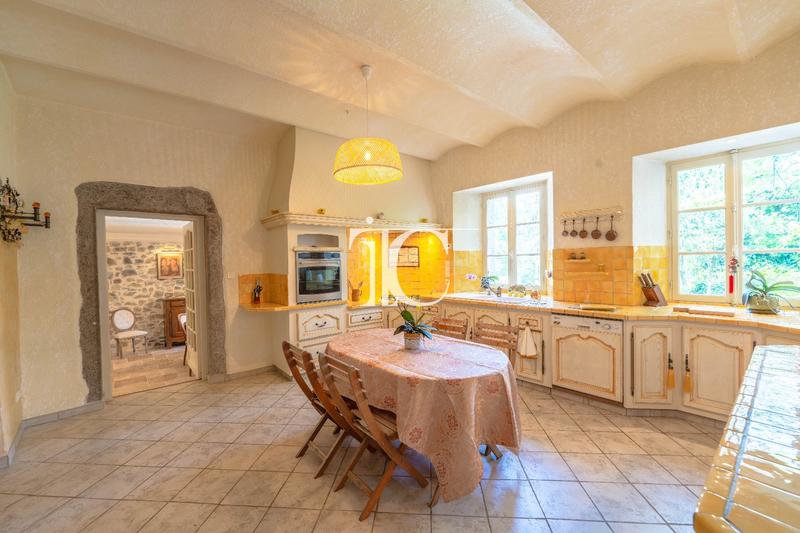 Maison - 397 m² - 12 pièces