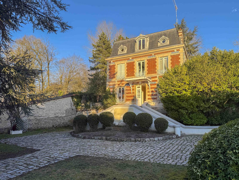 Maison - 198 m² - 7 pièces