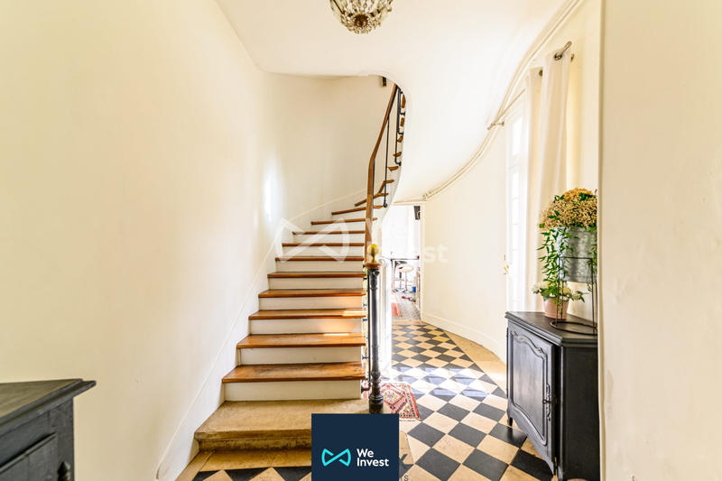 Maison - 272 m² - 9 pièces