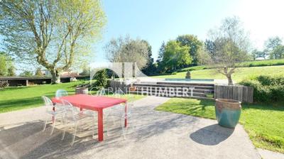 Maison - 380 m² - 9 pièces