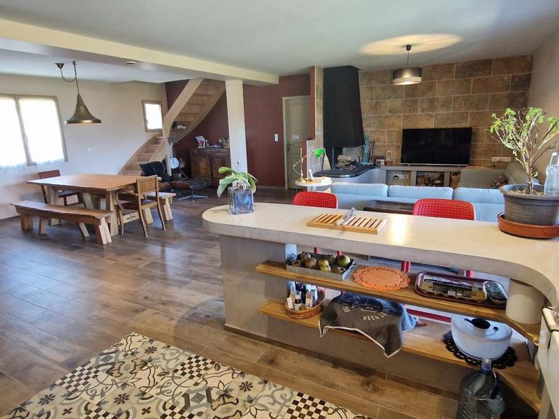 Maison - 217 m² - 6 pièces