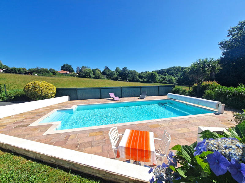 Maison - 204 m² - 6 pièces