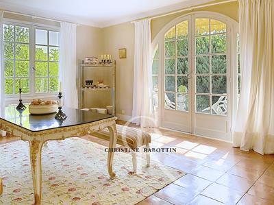 Maison - 285 m² - 10 pièces