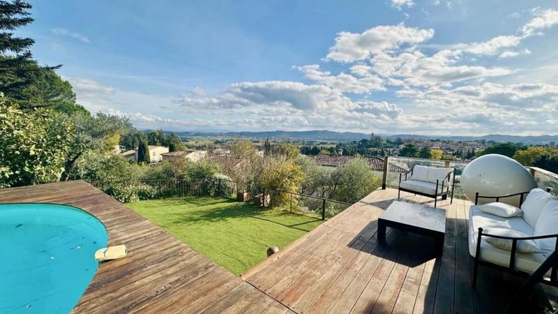 Villa - 220 m² - 8 pièces