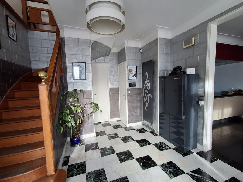 Maison - 270 m² - 8 pièces