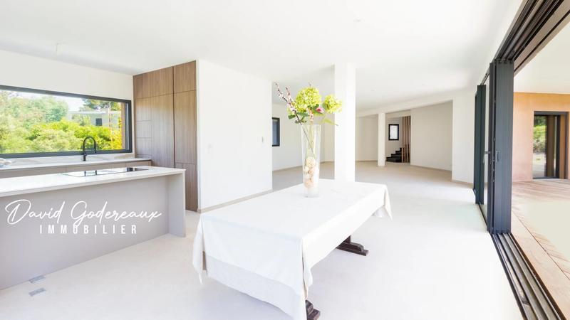 Villa - 287 m² - 8 pièces