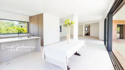 Villa - 287 m² - 8 pièces