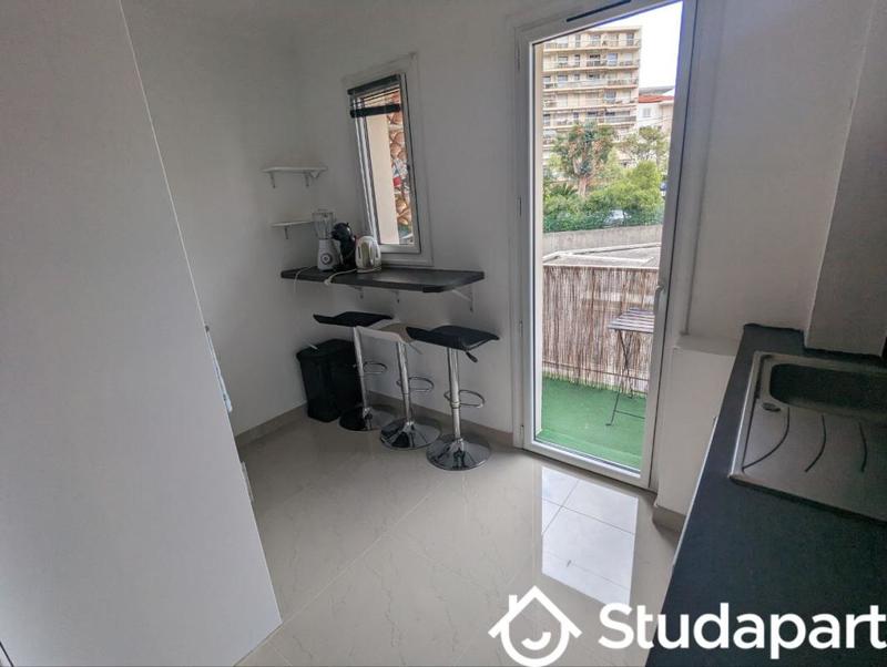 Chambre - 9 m² - 1 pièce