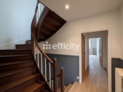 Maison - 153 m² - 9 pièces