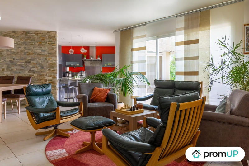 Maison - 284 m² - 14 pièces