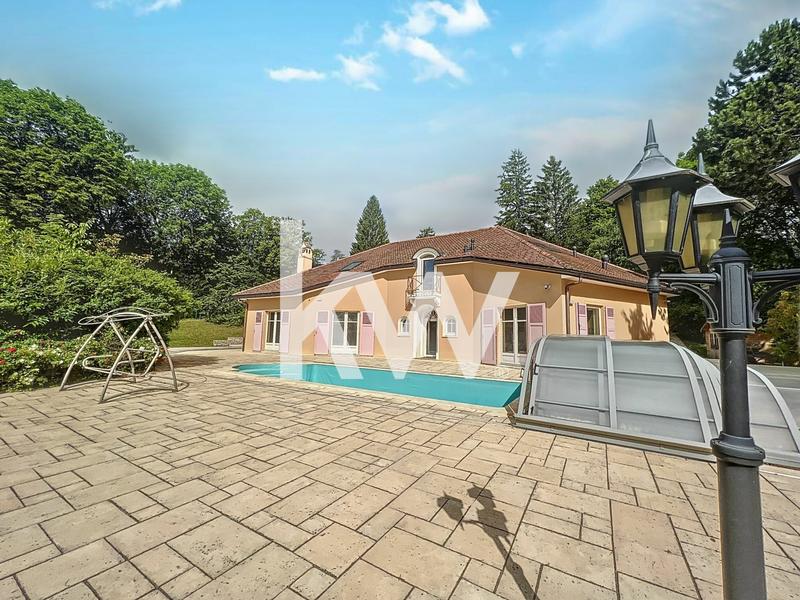 Villa - 548 m² - 22 pièces