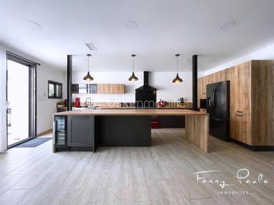 Maison - 260 m² - 7 pièces