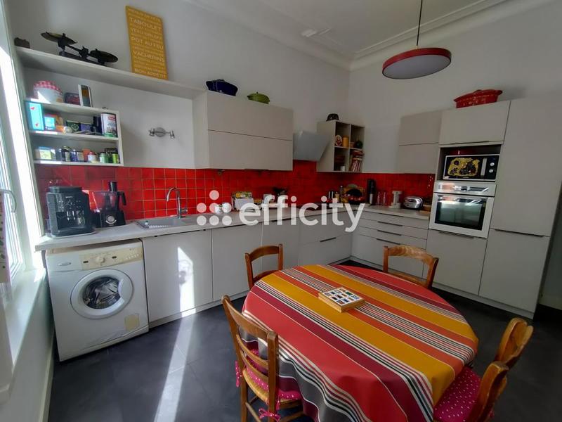 Maison - 270 m² - 11 pièces