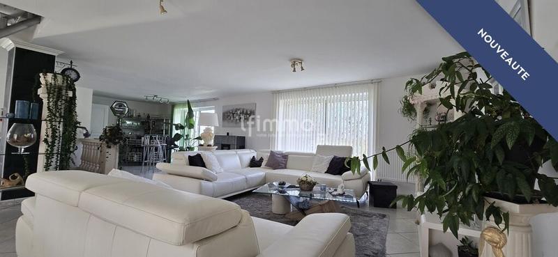 Maison - 232 m² - 6 pièces