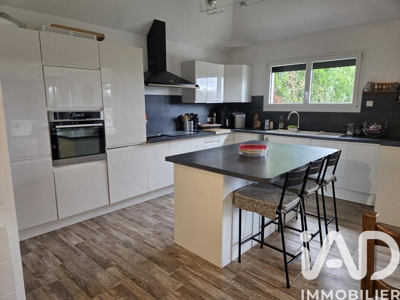 Maison - 210 m² - 7 pièces