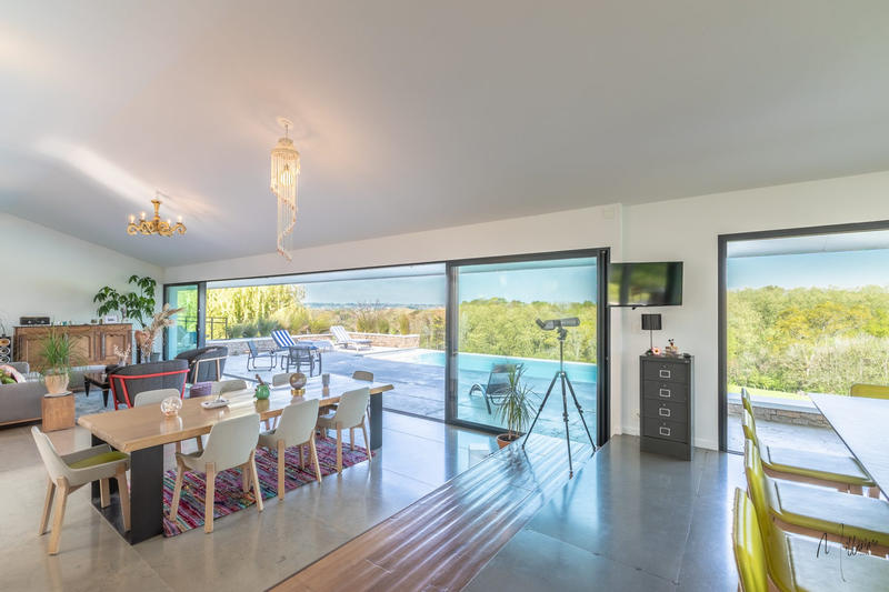Maison contemporaine - 320 m² - 7 pièces