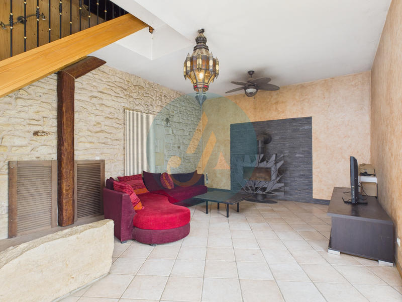 Maison - 201 m² - 7 pièces