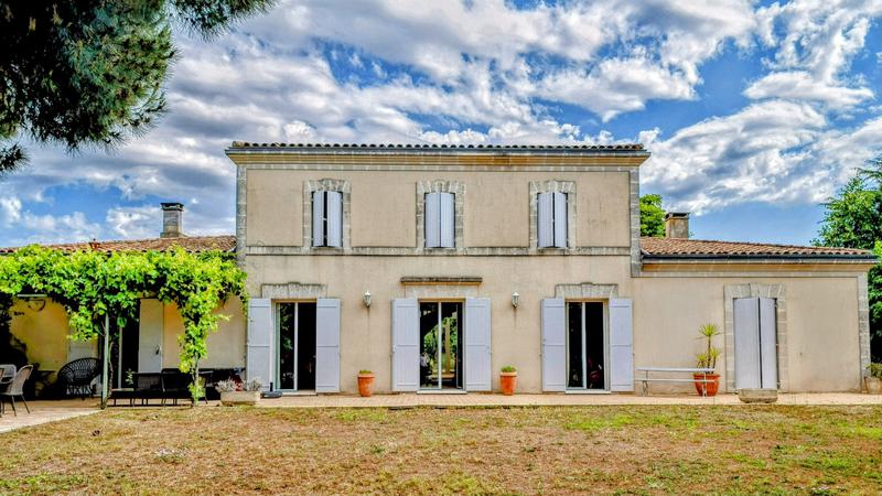 Villa - 268 m² - 8 pièces