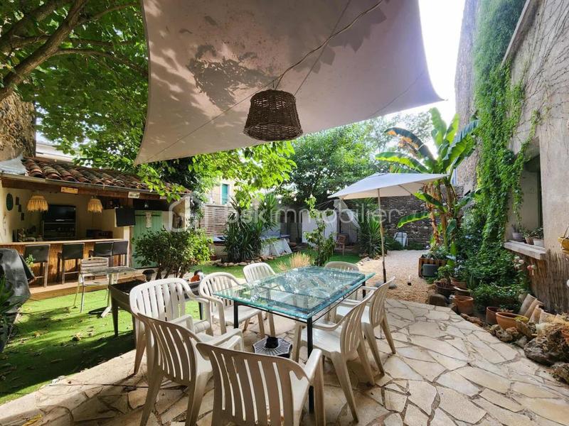 Maison - 246 m² - 10 pièces