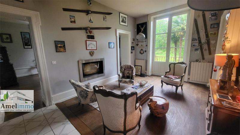 Maison - 250 m² - 7 pièces