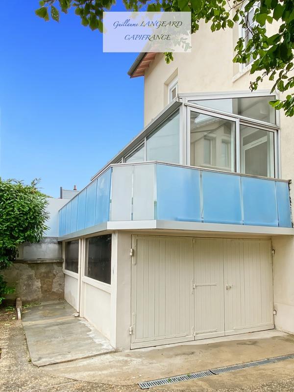 Maison - 207 m² - 9 pièces