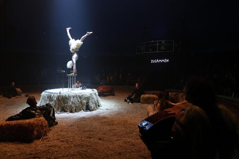 Cirque - Zusammen - Cie EquiNote