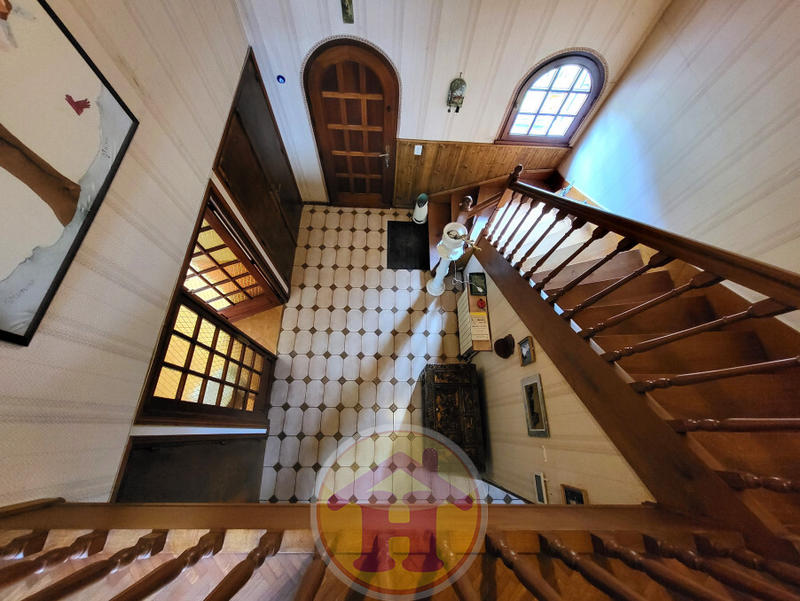 Maison - 181 m² - 6 pièces