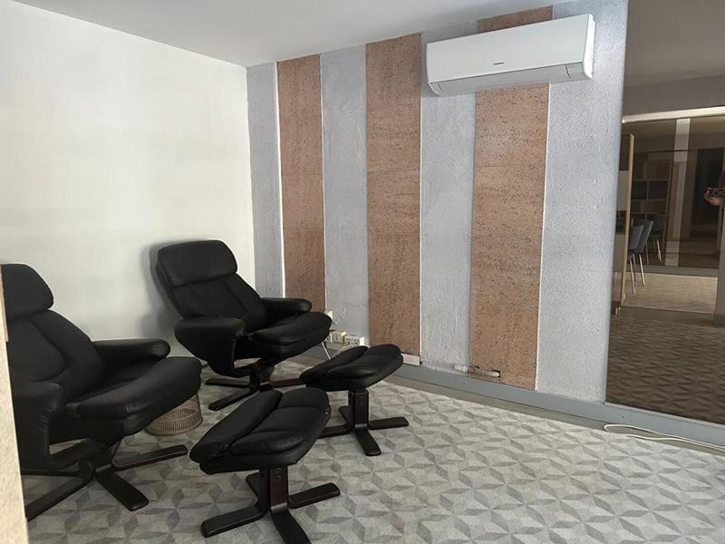 Local commercial - 4 pièces