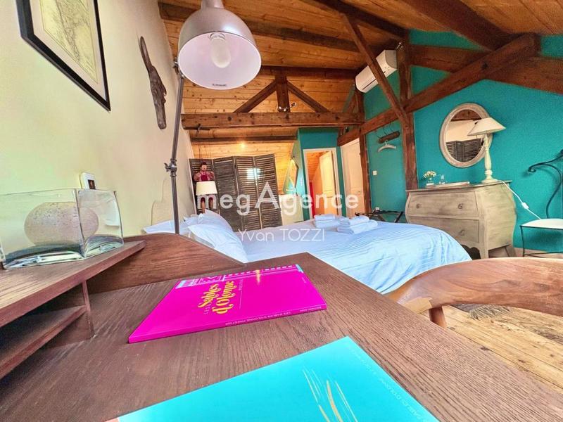 Maison - 279 m² - 12 pièces