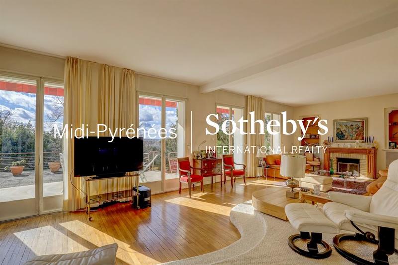 Maison - 325 m² - 6 pièces