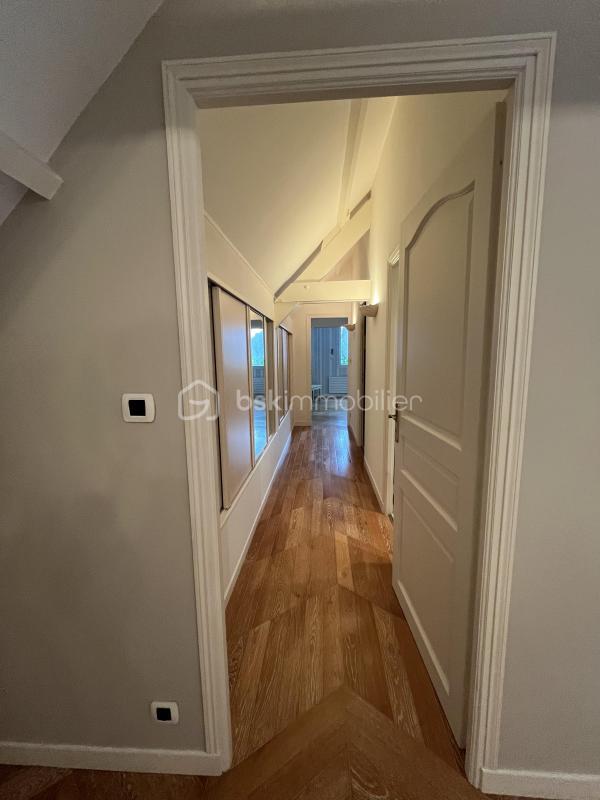 Pavillon - 220 m² - 9 pièces