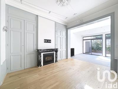 Maison - 242 m² - 8 pièces