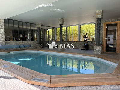 Maison - 280 m² - 8 pièces