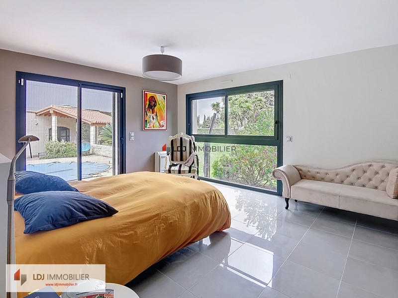 Maison - 260 m² - 6 pièces